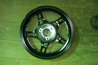 Диск заднего колеса LK-180 GY-2 3,5*13 (универсальный под. диск и барабан. тормоз)
